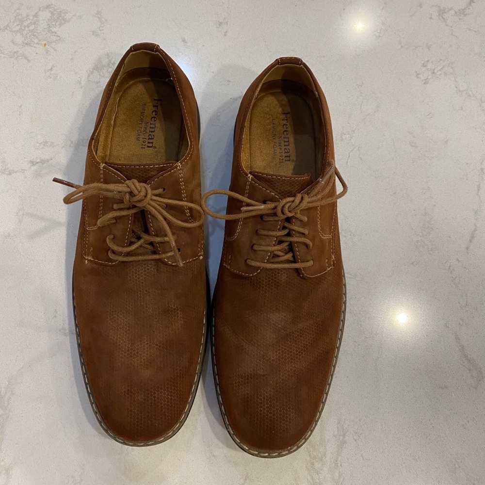 Freeman mens lace up brown dress shoe 7.5 like new